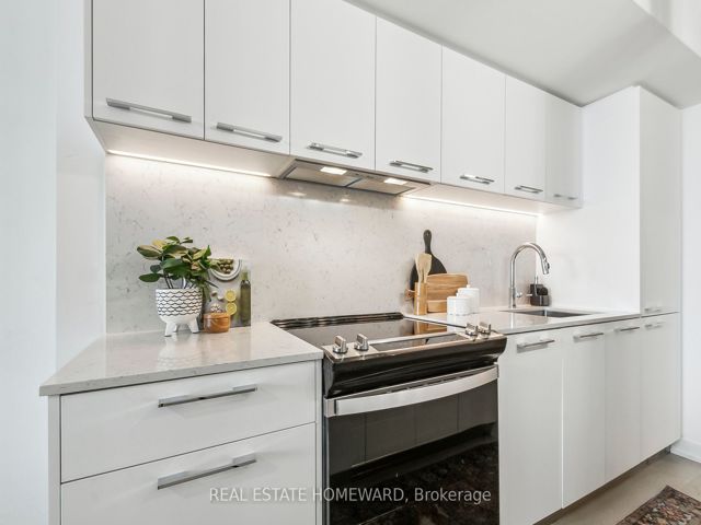 211 - 665 Queen St