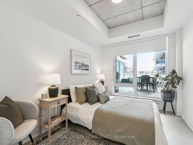 211 - 665 Queen St