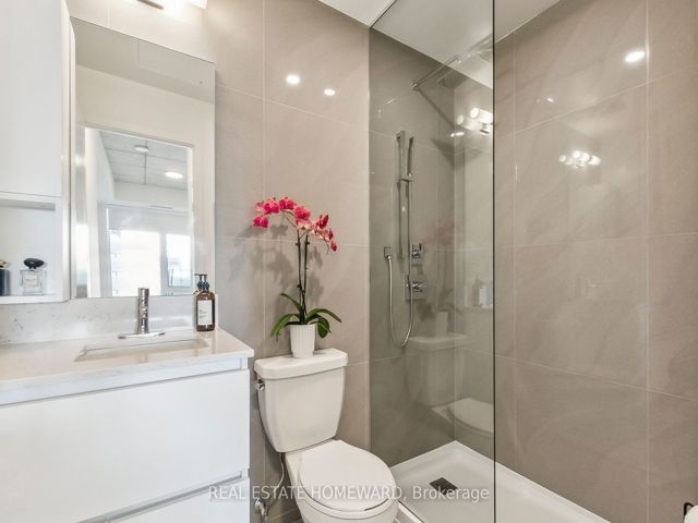 211 - 665 Queen St
