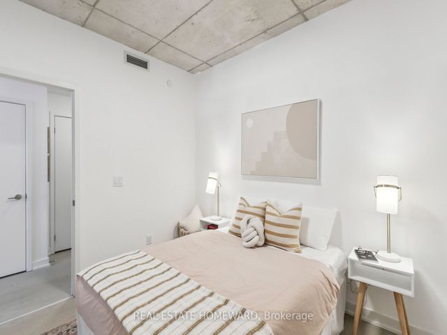 211 - 665 Queen St