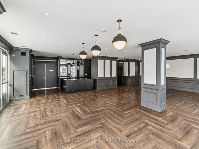 211 - 665 Queen St