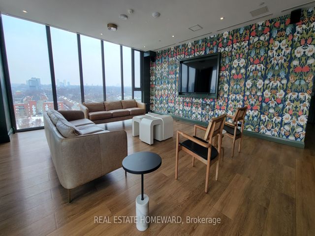 211 - 665 Queen St