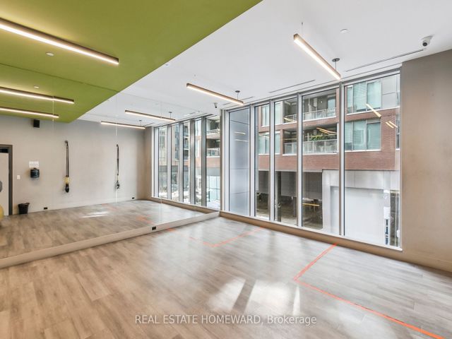 211 - 665 Queen St