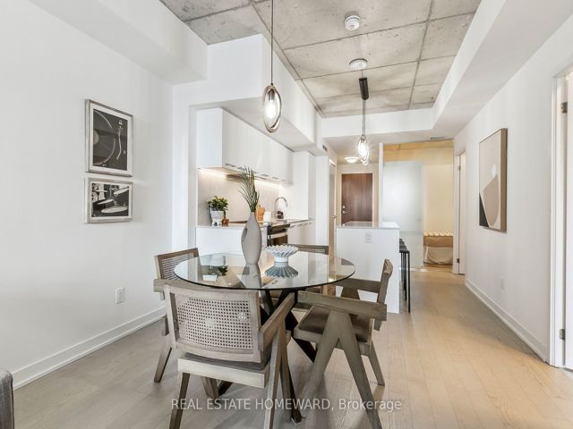 211 - 665 Queen St