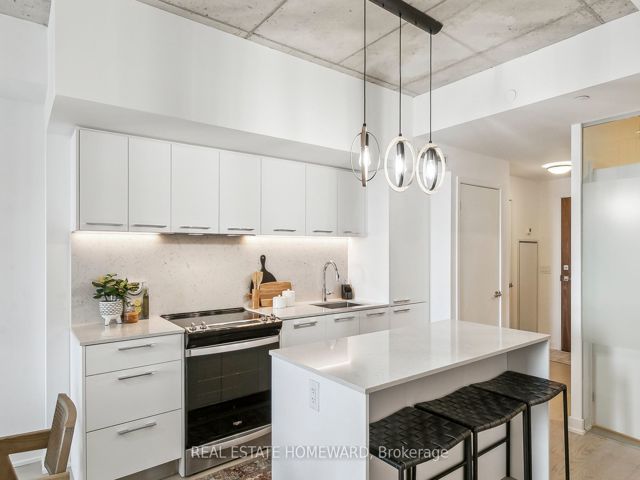 211 - 665 Queen St