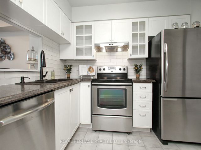 505 - 3231 Eglinton Ave E