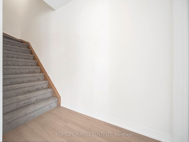 27 - 165 Tapscott Rd