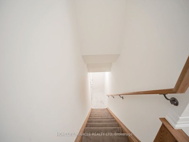 27 - 165 Tapscott Rd