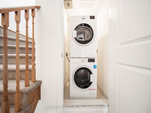 27 - 165 Tapscott Rd