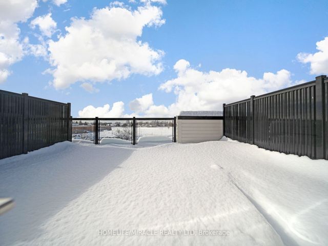 27 - 165 Tapscott Rd
