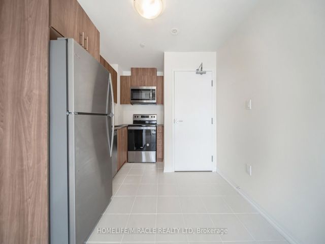 27 - 165 Tapscott Rd