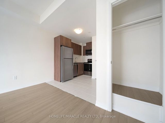 27 - 165 Tapscott Rd