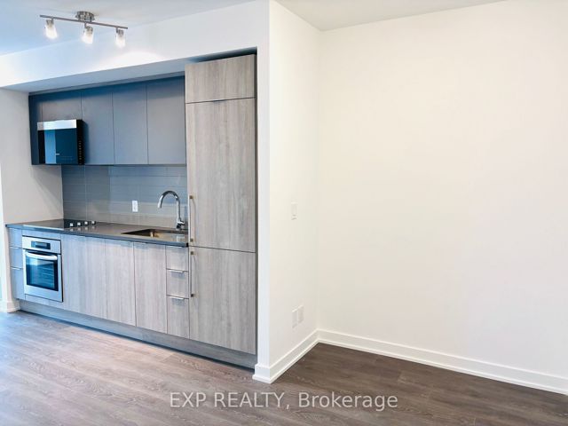 2307 - 2033 Kennedy Rd