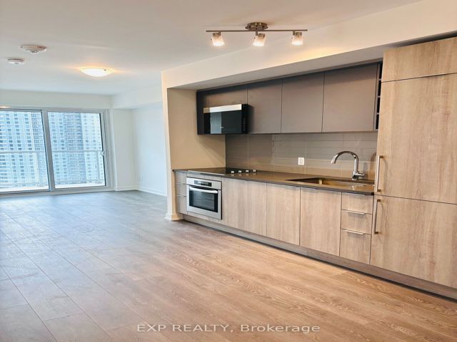 2307 - 2033 Kennedy Rd
