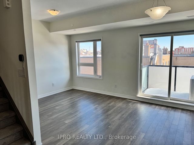 506 - 2791 Eglinton Ave
