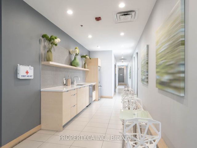 810 - 630 Queen St E