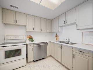 908 - 20 Dean Park Rd