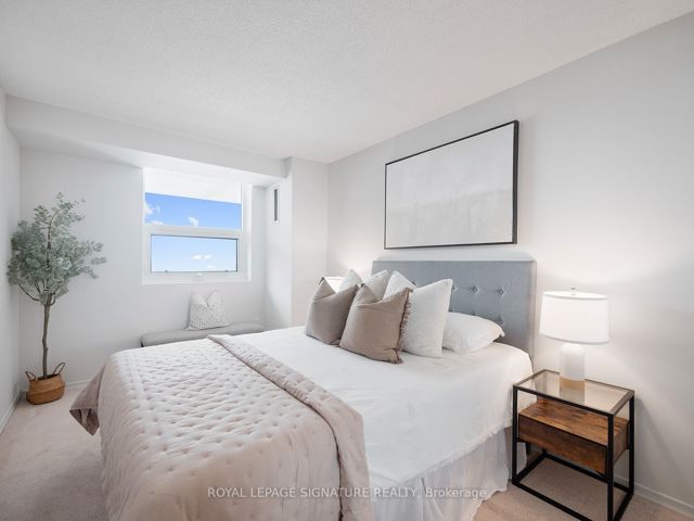 908 - 20 Dean Park Rd