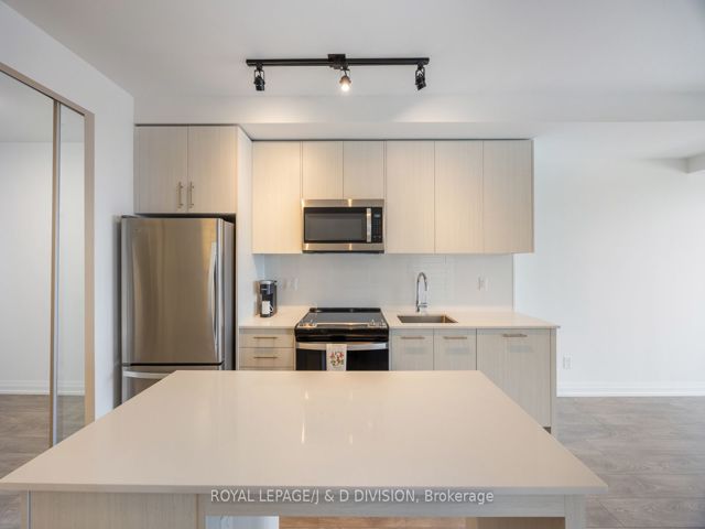 1510 - 286 Main St