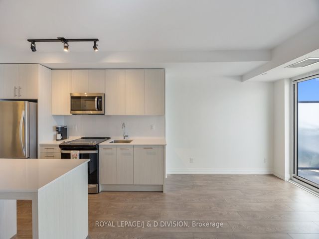 1510 - 286 Main St