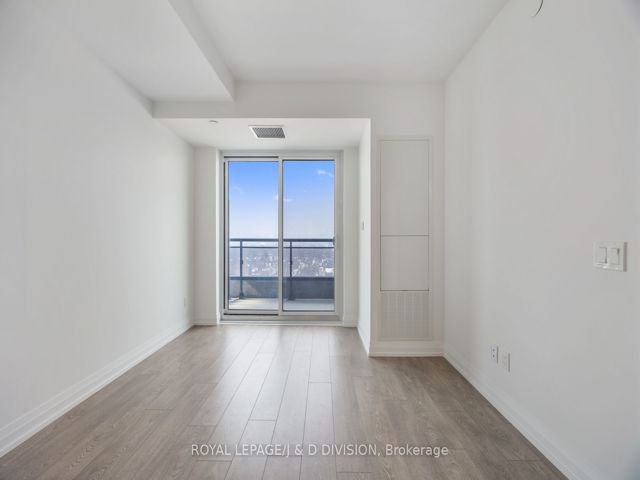 1510 - 286 Main St