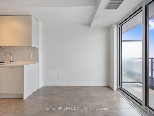 1510 - 286 Main St