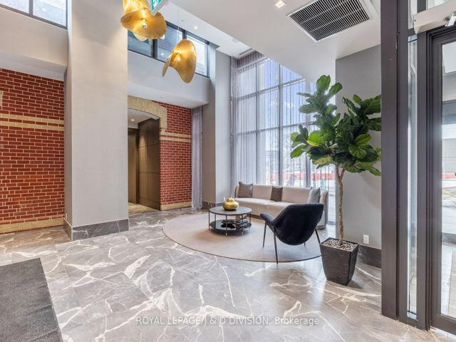 1510 - 286 Main St