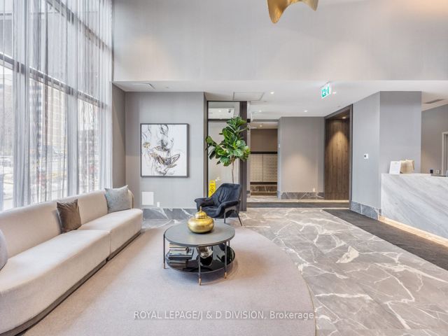 1510 - 286 Main St