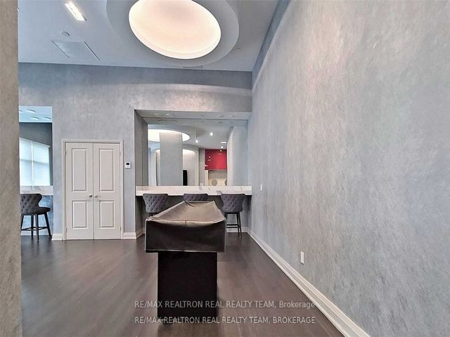502 - 30 Meadowglen Pl