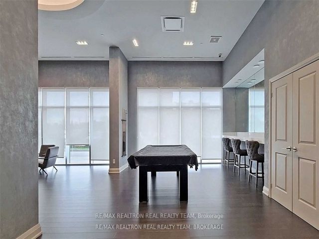 502 - 30 Meadowglen Pl
