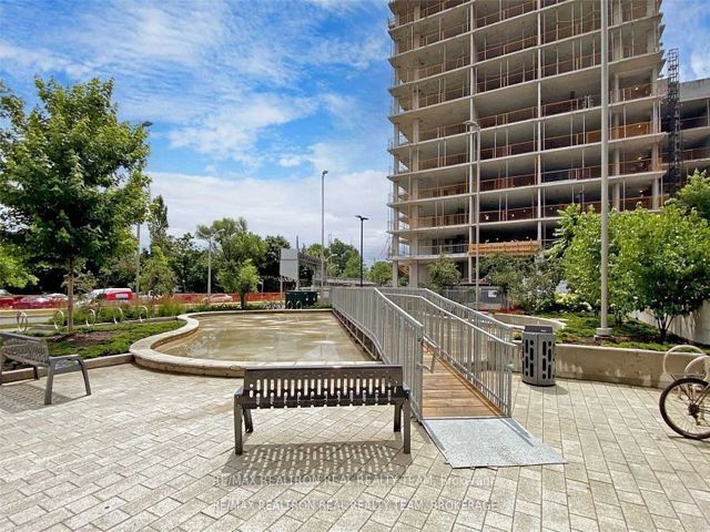 502 - 30 Meadowglen Pl