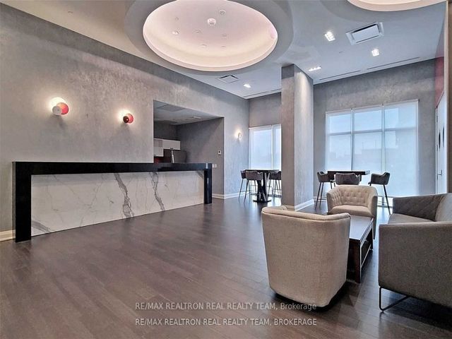 502 - 30 Meadowglen Pl
