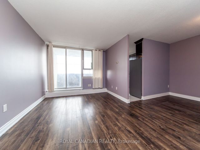 1106 - 100 Wingarden Crt