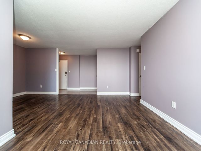 1106 - 100 Wingarden Crt