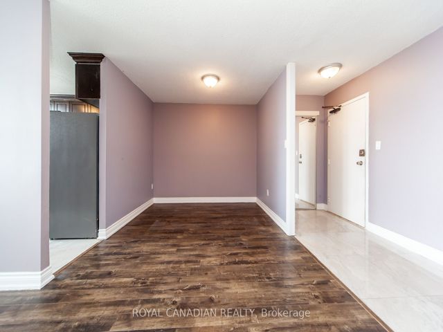 1106 - 100 Wingarden Crt