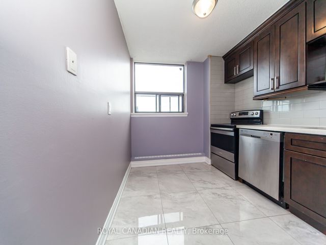 1106 - 100 Wingarden Crt