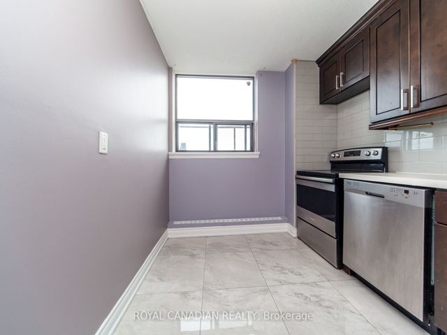 1106 - 100 Wingarden Crt