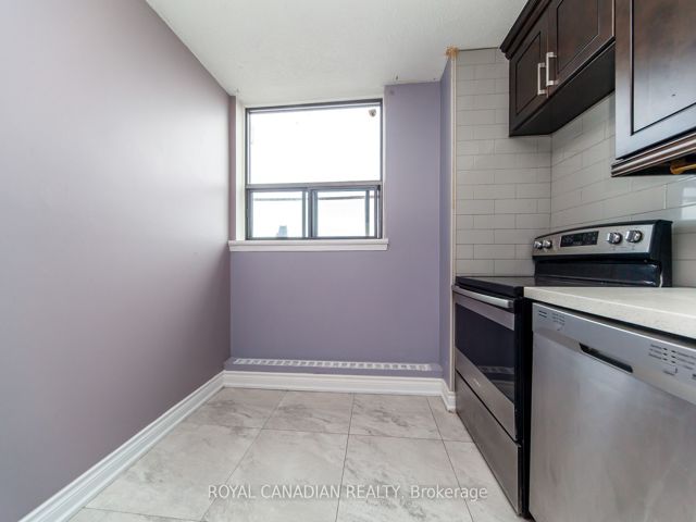 1106 - 100 Wingarden Crt