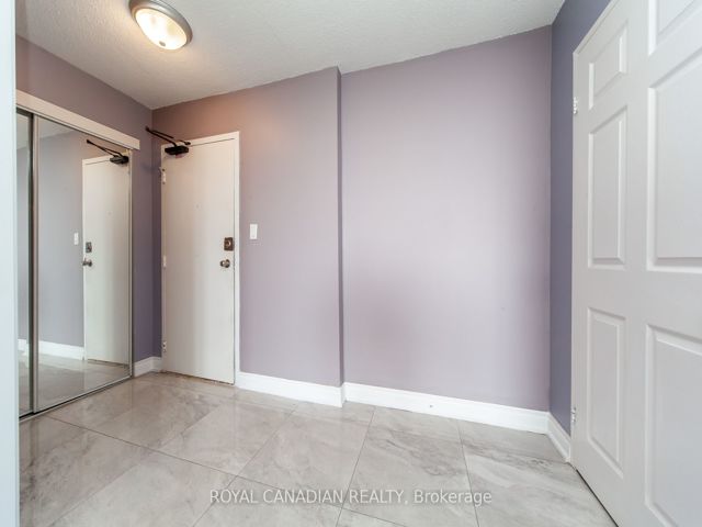 1106 - 100 Wingarden Crt