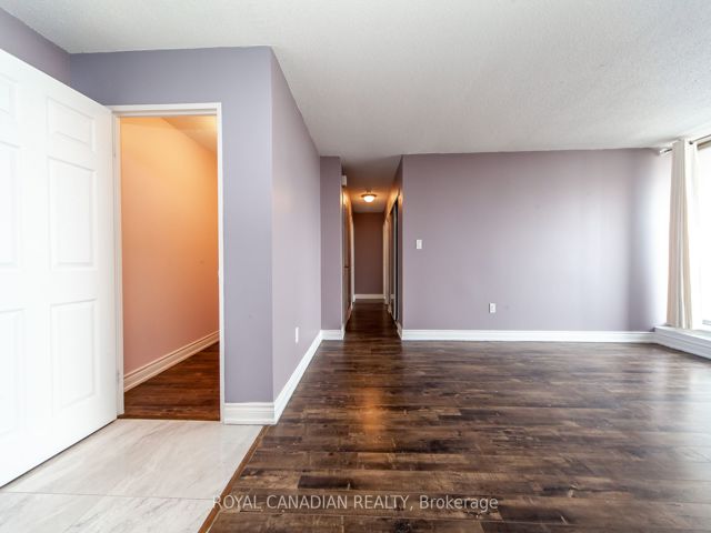 1106 - 100 Wingarden Crt