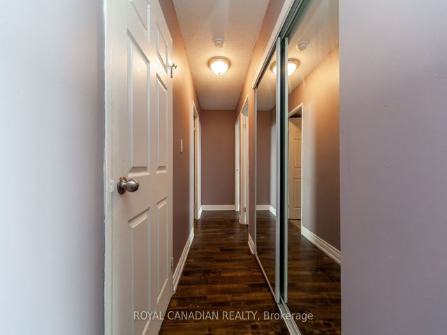 1106 - 100 Wingarden Crt