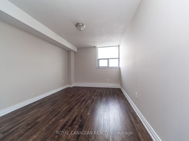 1106 - 100 Wingarden Crt