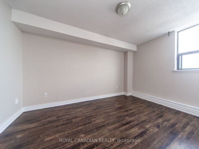 1106 - 100 Wingarden Crt