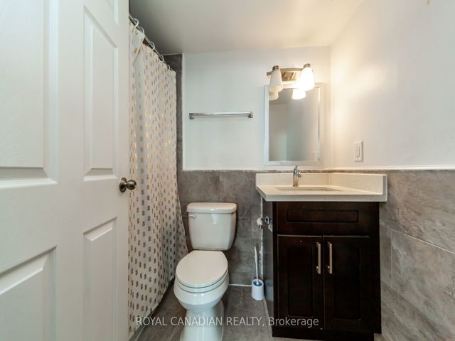 1106 - 100 Wingarden Crt