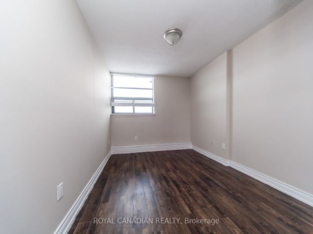 1106 - 100 Wingarden Crt