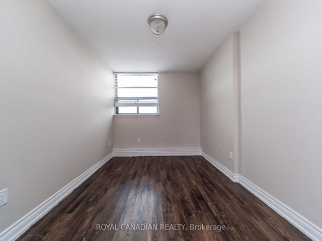 1106 - 100 Wingarden Crt