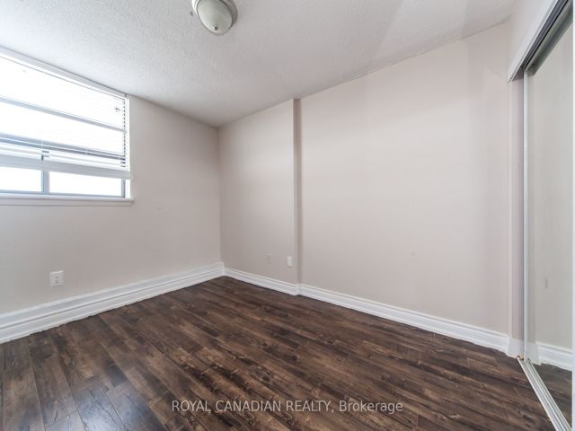 1106 - 100 Wingarden Crt