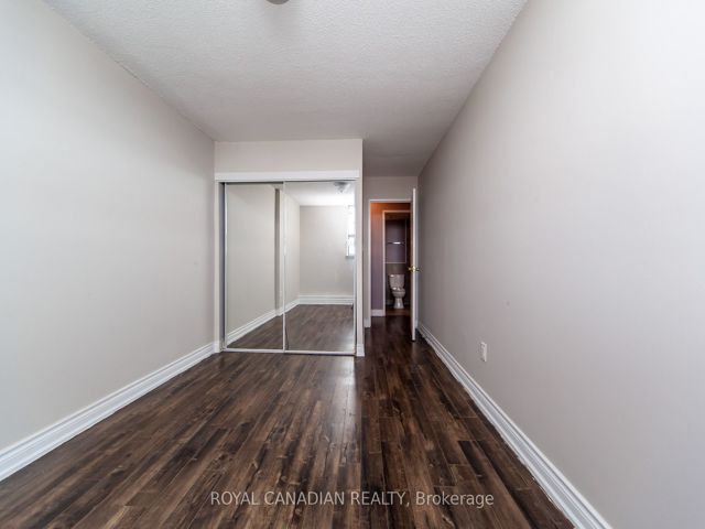 1106 - 100 Wingarden Crt