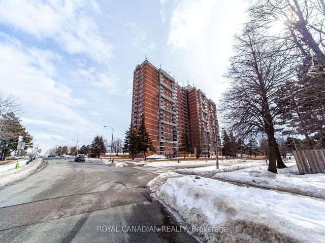 1106 - 100 Wingarden Crt