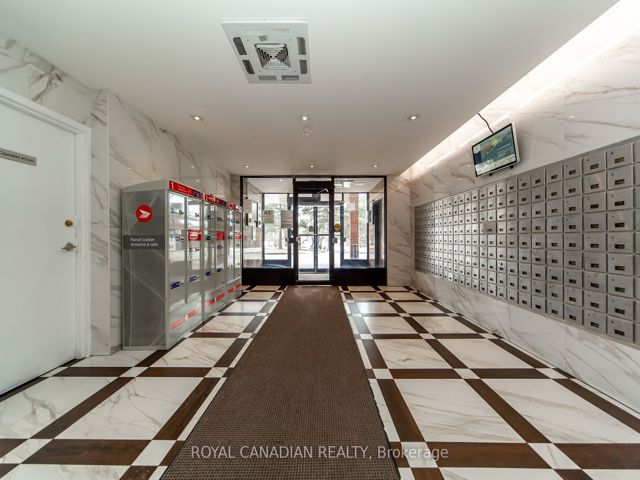 1106 - 100 Wingarden Crt